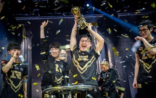 九游体育官网入口-Uzi重返赛场，重返赛场首场状态出色，中国队观众沸腾！(uzi复赛了吗)