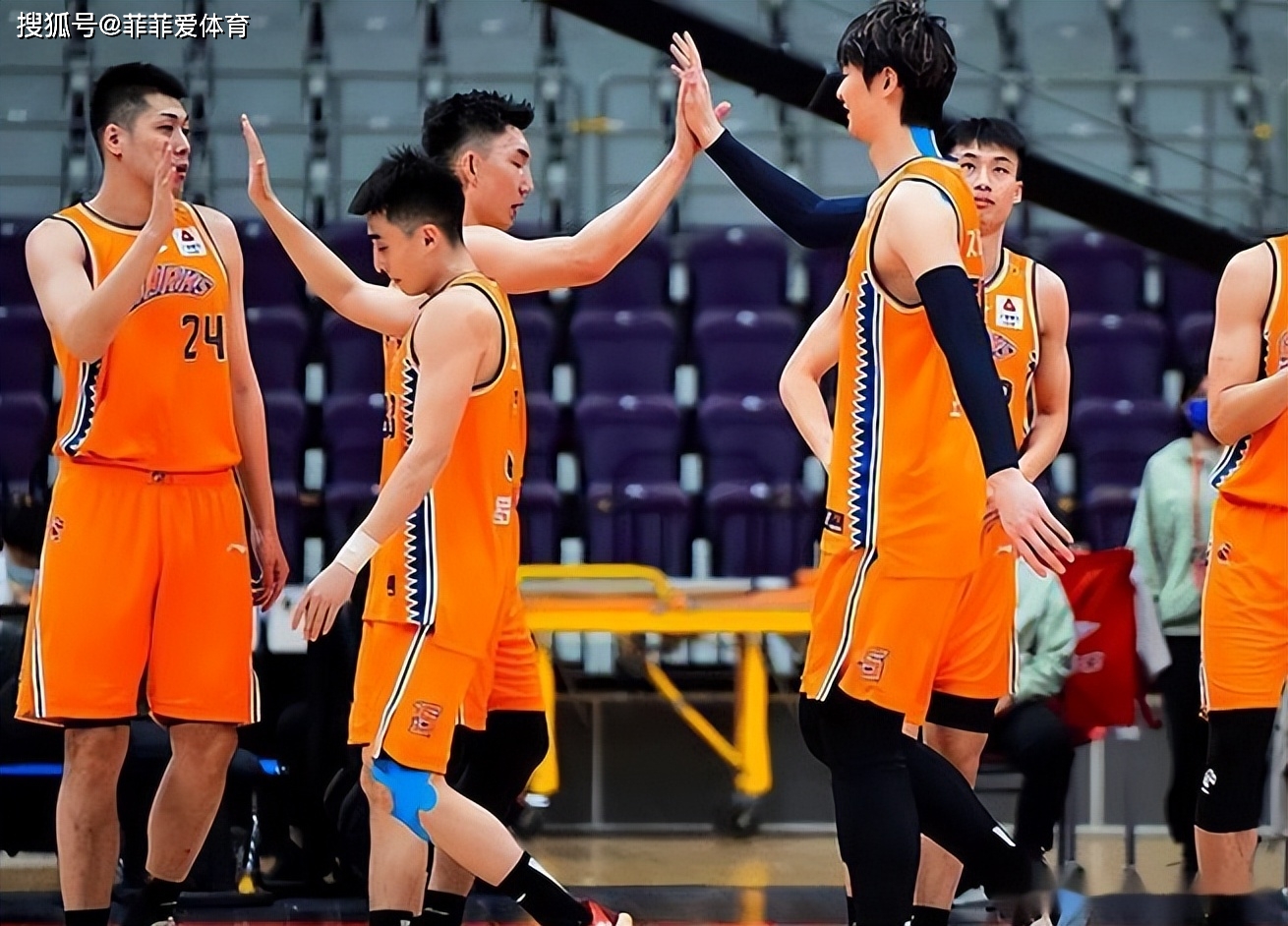包含浙江队围绕CBA季后赛主帅复盘阿斯顿维拉围绕NBA常规赛伤情更新之后，转会期克里夫兰骑士调整名单的词条